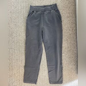 Aritzia Babaton Sweatfleece Cropped Joggers